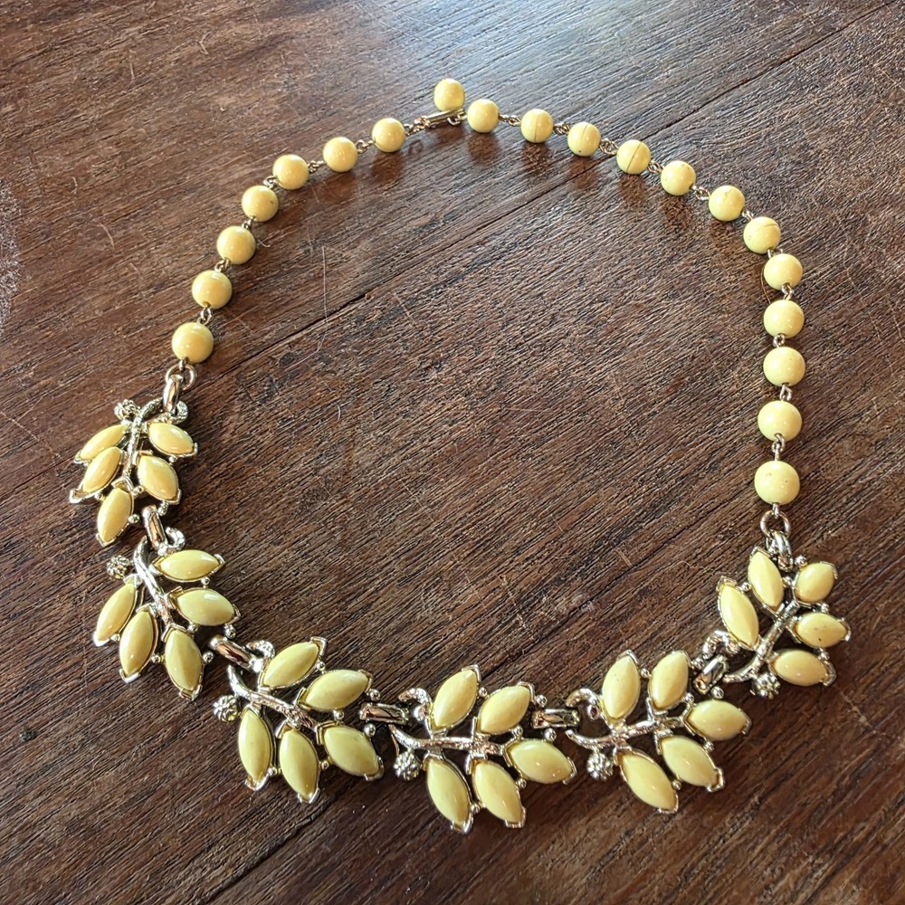 Vtg Kramer of New York‎ Yellow Leaf Thermoset Necklace Silver Tone Mid Century